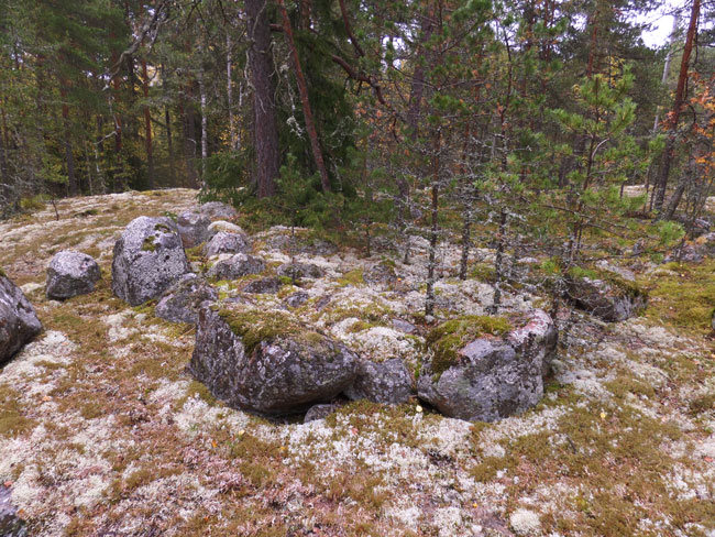 Ala-Lemu 1, Kaarina. Mahdollisesti varhaisrautakautinen hautar&ouml;ykki&ouml;.